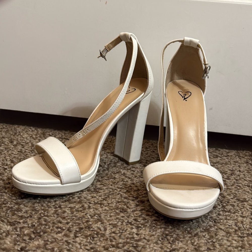 Windsor, Size 8, NEVER WORN
